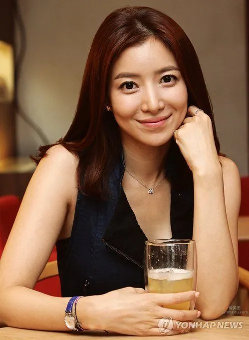 韓國氣質美女尹世雅寫真美圖 17