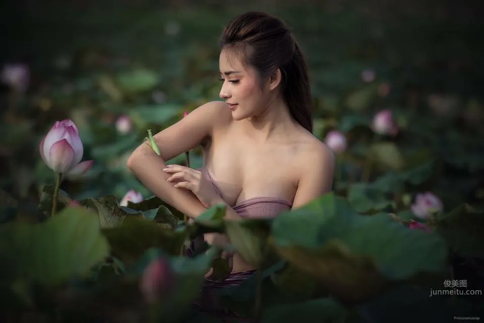 深邃美女Tanyaporn Heebkaew 田間地頭香車美女寫真 16