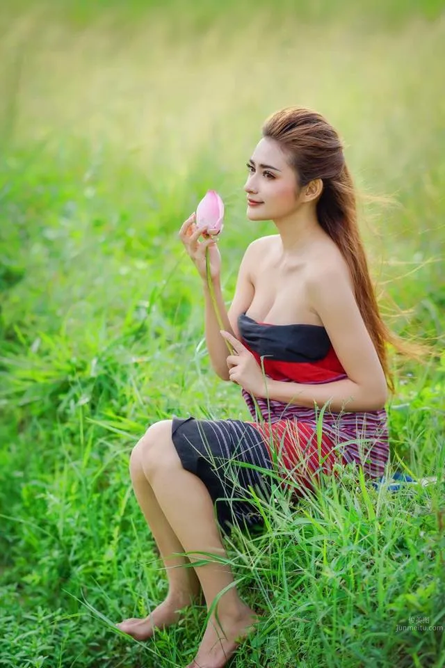 深邃美女Tanyaporn Heebkaew 田間地頭香車美女寫真 25