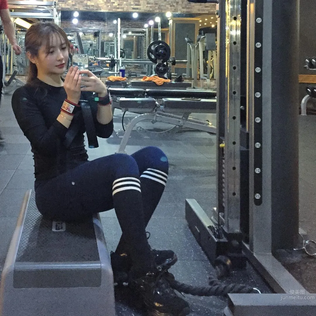 Korean Fitness Beauty Kang Su Stuns the Whole Gym the Moment She Appears photo 12