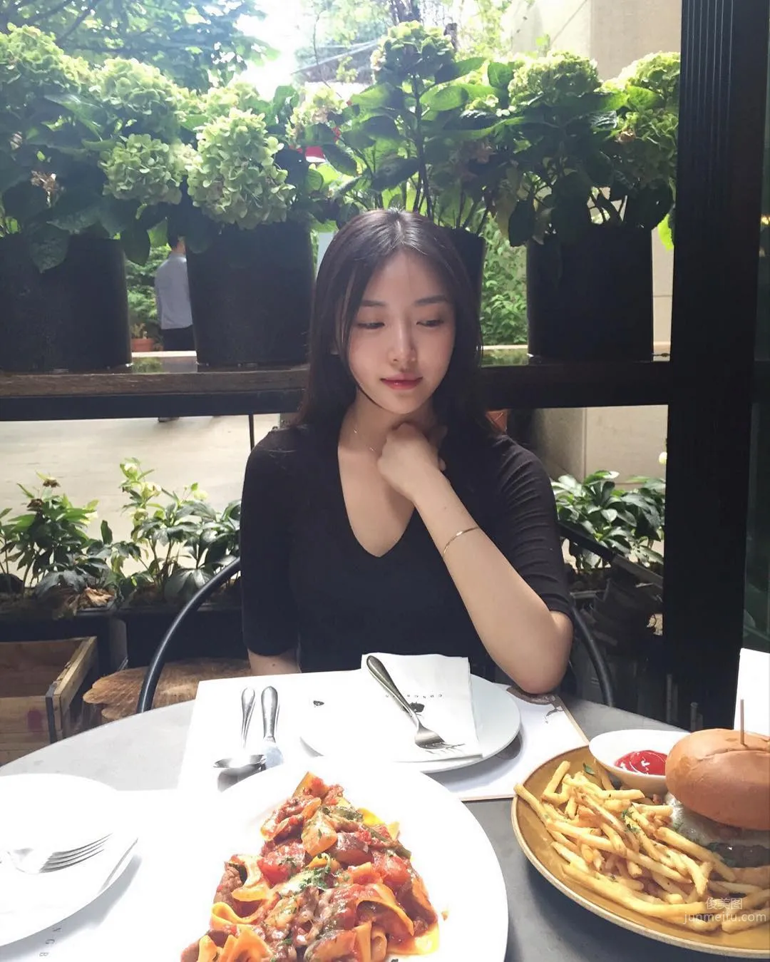 Korean Fitness Beauty Kang Su Stuns the Whole Gym the Moment She Appears photo 35