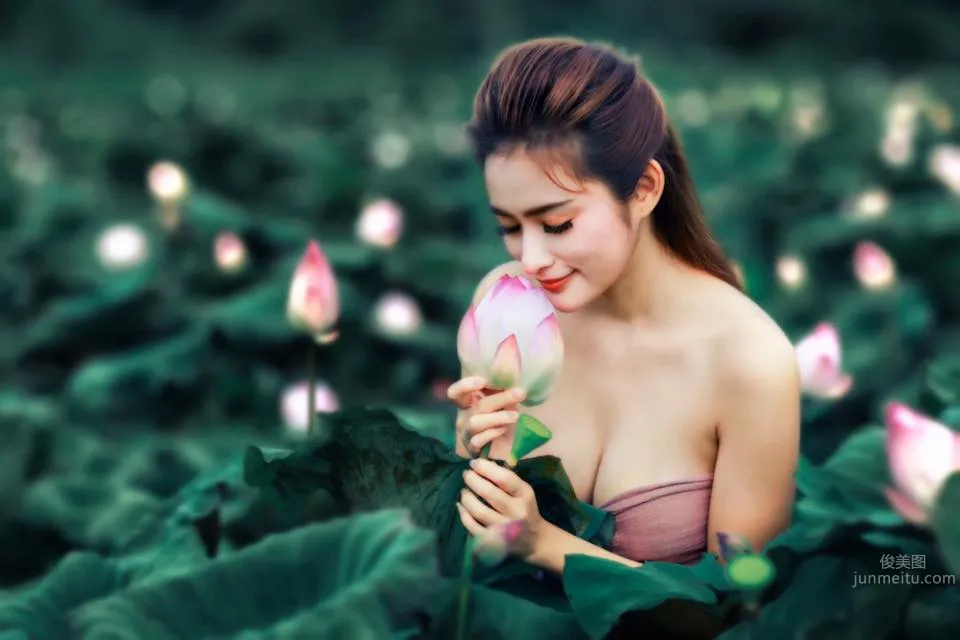 深邃美女Tanyaporn Heebkaew 田間地頭香車美女寫真 26