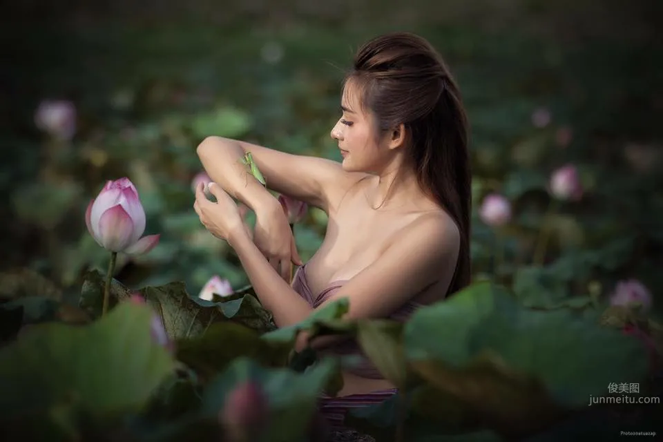 深邃美女Tanyaporn Heebkaew 田間地頭香車美女寫真 32
