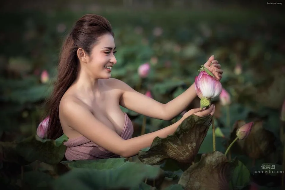 深邃美女Tanyaporn Heebkaew 田間地頭香車美女寫真 28