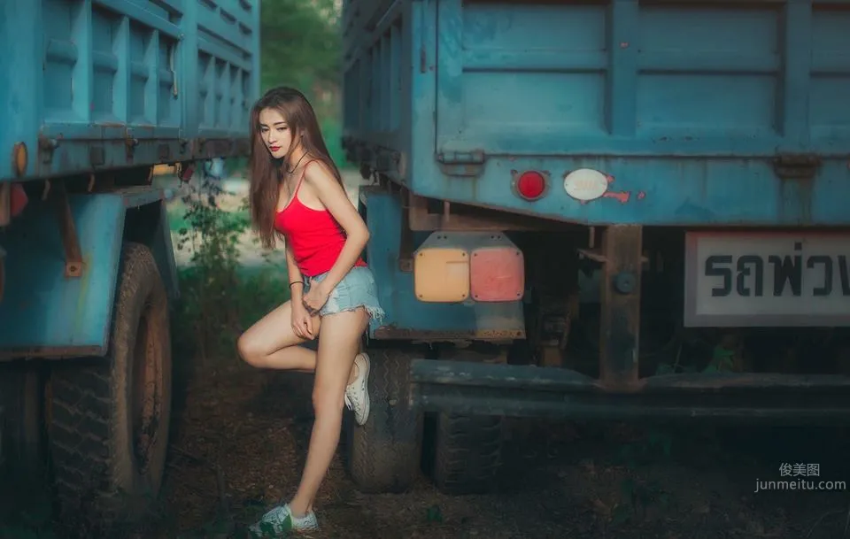 深邃美女Tanyaporn Heebkaew 田間地頭香車美女寫真 4