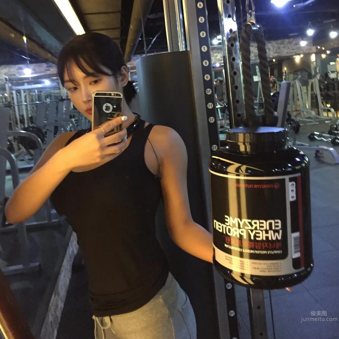 Korean Fitness Beauty Kang Su Stuns the Whole Gym the Moment She Appears photo 32
