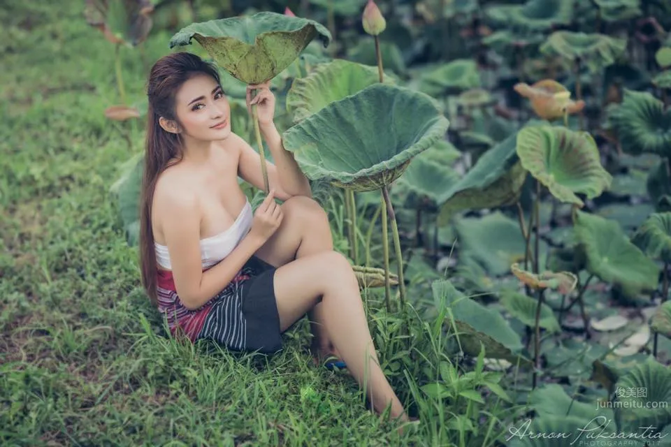 深邃美女Tanyaporn Heebkaew 田間地頭香車美女寫真 33