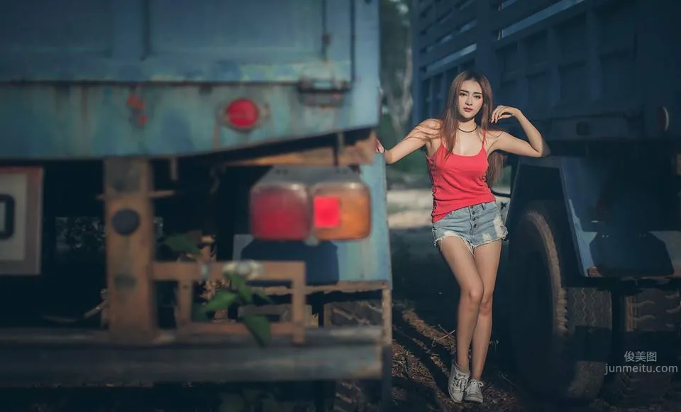 深邃美女Tanyaporn Heebkaew 田間地頭香車美女寫真 1