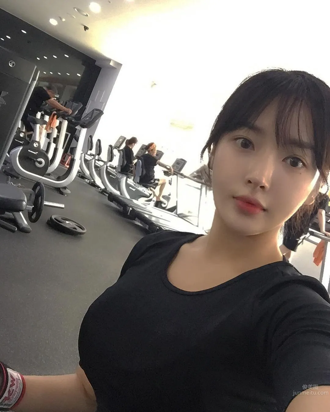 Korean Fitness Beauty Kang Su Stuns the Whole Gym the Moment She Appears photo 29