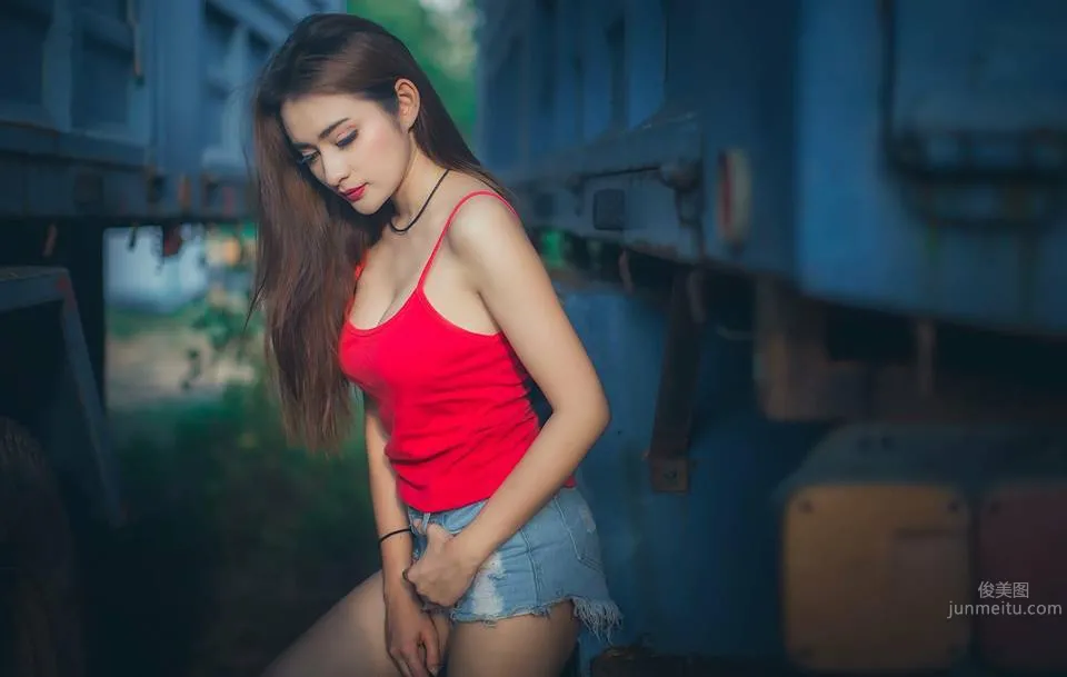 深邃美女Tanyaporn Heebkaew 田間地頭香車美女寫真 10