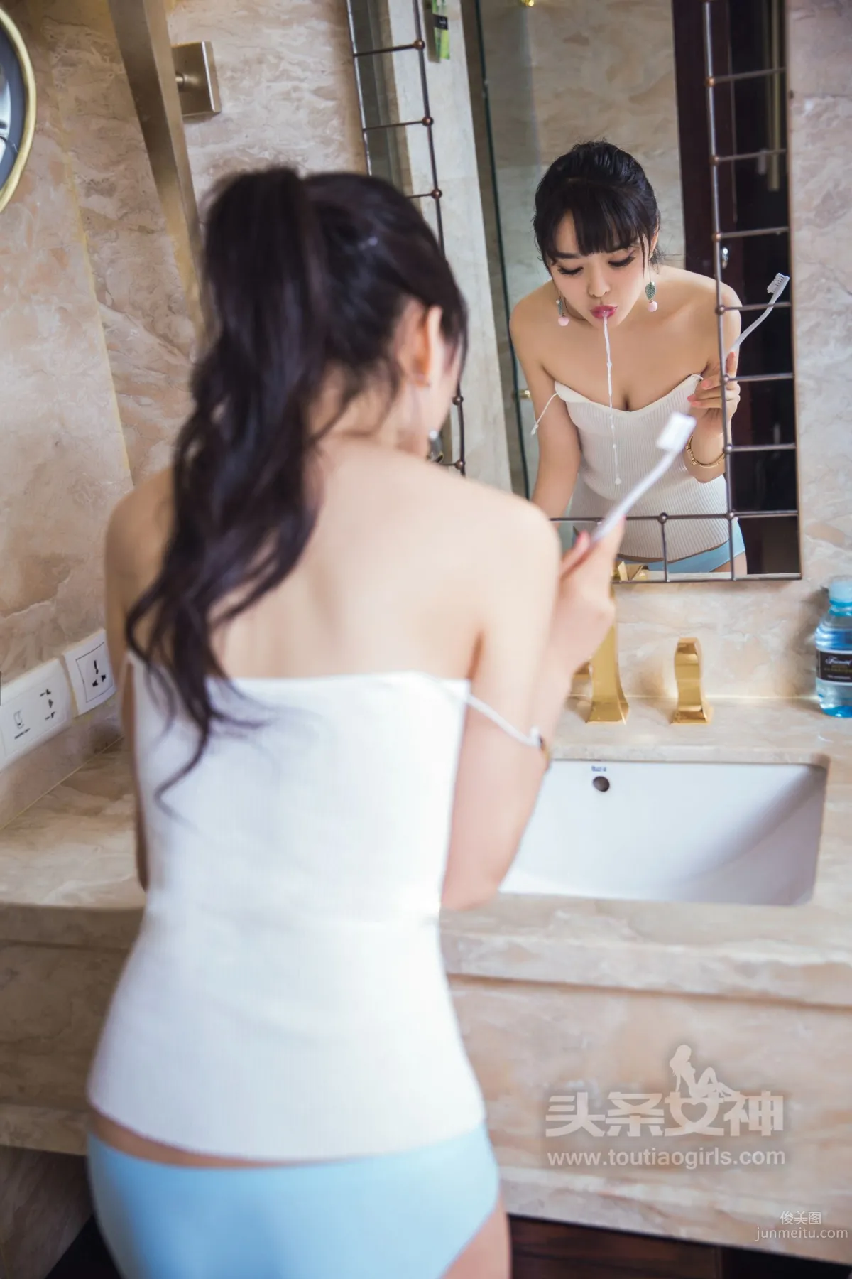 TouTiao Beauty Zhou Xiyan, Young Girl in Love with Long and Curvy Legs photo 14