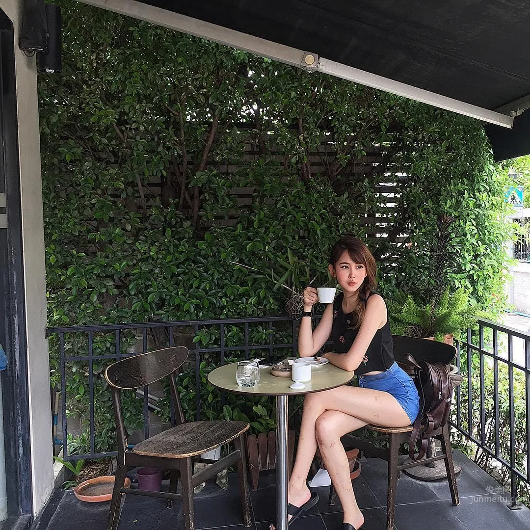 Malaysian Johor Beauty Li Jiali, Star-Like Elegance with Unfathomably Deep Cleavage photo 14