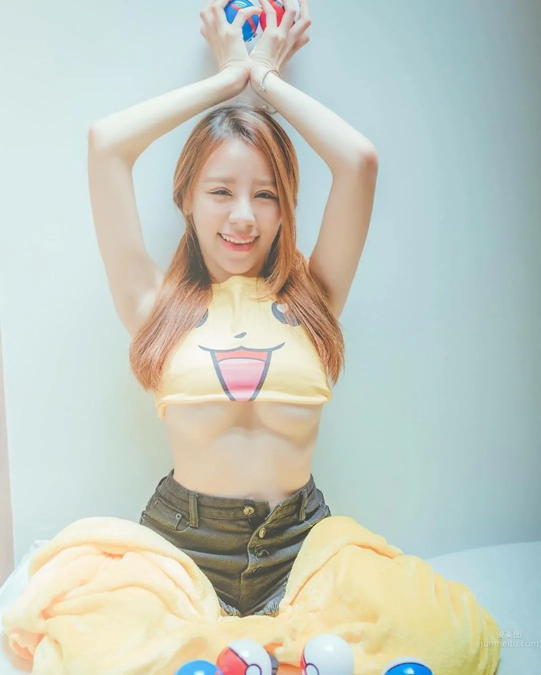 台湾美食甜心勾勾 超汹事业线私房照_4