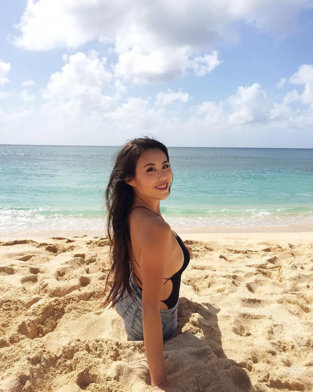 Hong Kong Beauty Mandy Ng, Red Bikini Beach Stroll photo 24
