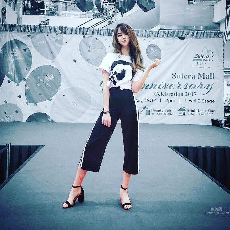 Malaysian Johor Beauty Li Jiali, Star-Like Elegance with Unfathomably Deep Cleavage photo 17