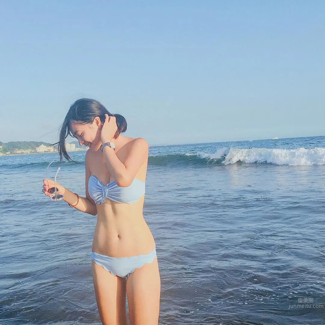 Pretty Girl Chen Pinyan Playing in the Water by the Japanese Seaside, Releasing the Healthiest and Most Beautiful Figure on the Beach photo 4
