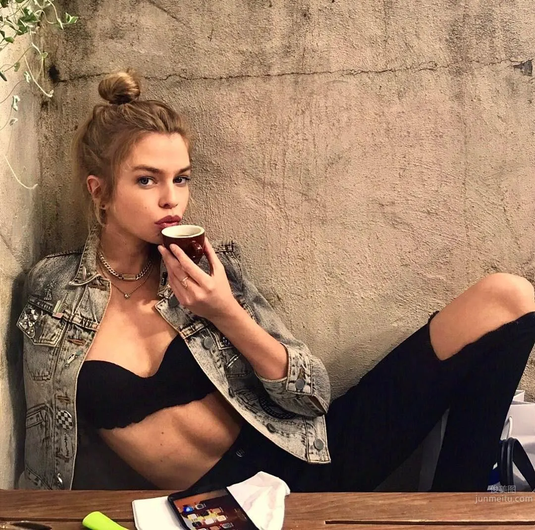 維密天使Stella Maxwell 冷豔性感IG私房照 18