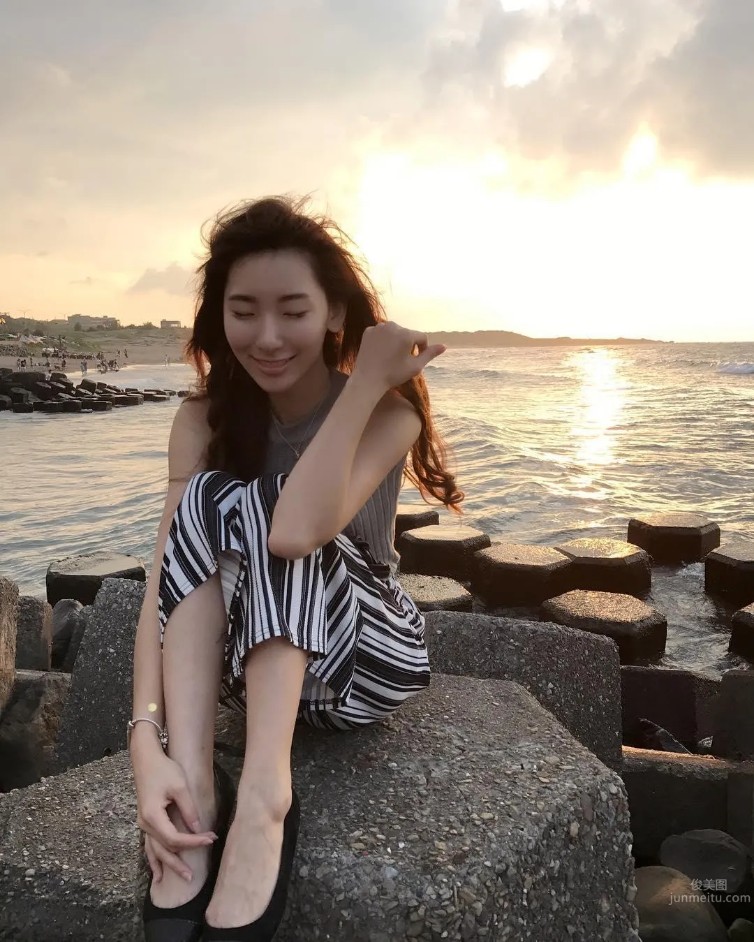 Taiwan Model He Weizhen Peerless Beautiful Legs Private Shoot photo 9