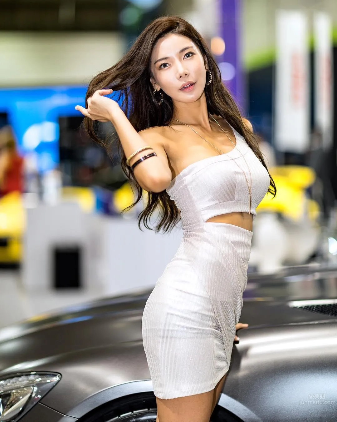 South Korean Fitness Beauty Mizili Yoon, Sexy Whether as Car Model or Sign Holder photo 36