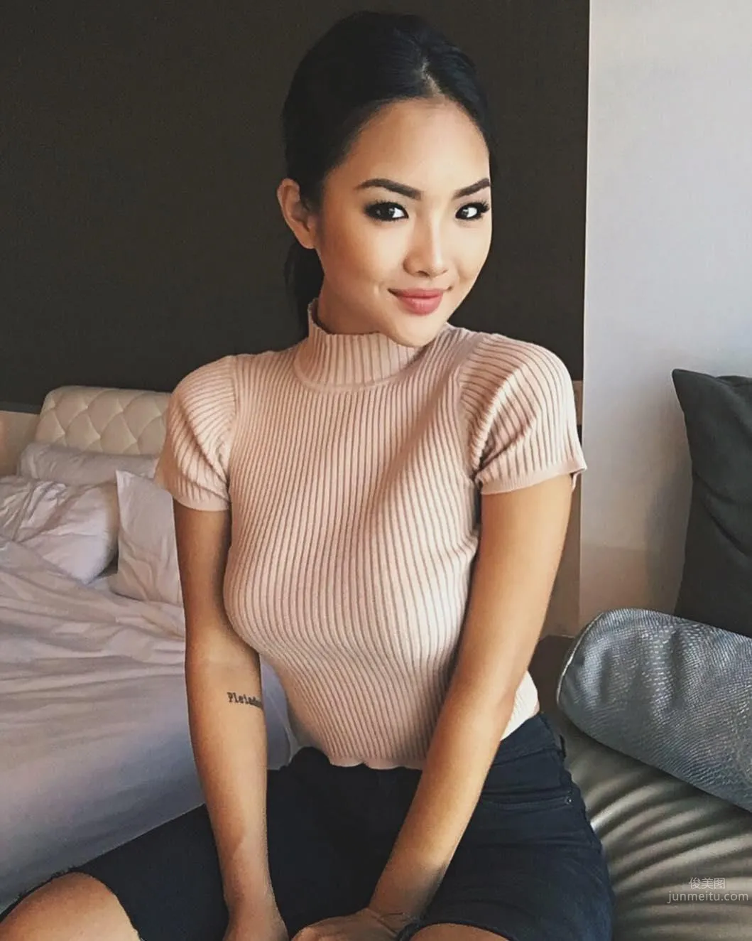 韓籍辣妹Chailee Son 小麥色皮膚與馬甲線 11