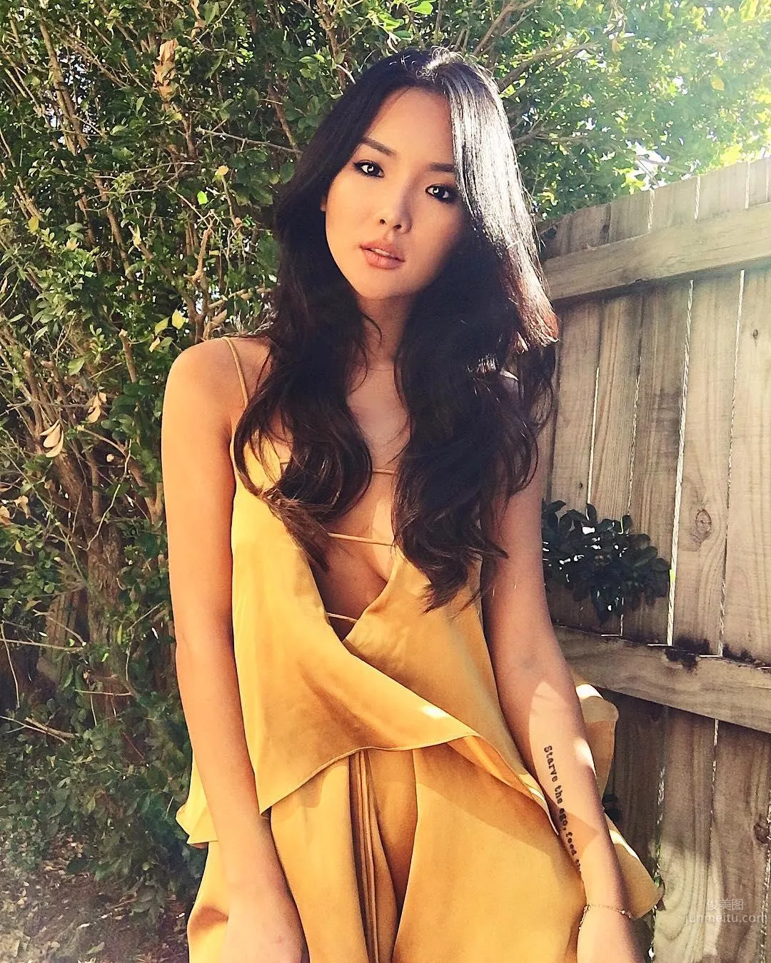 韓籍辣妹Chailee Son 小麥色皮膚與馬甲線 48