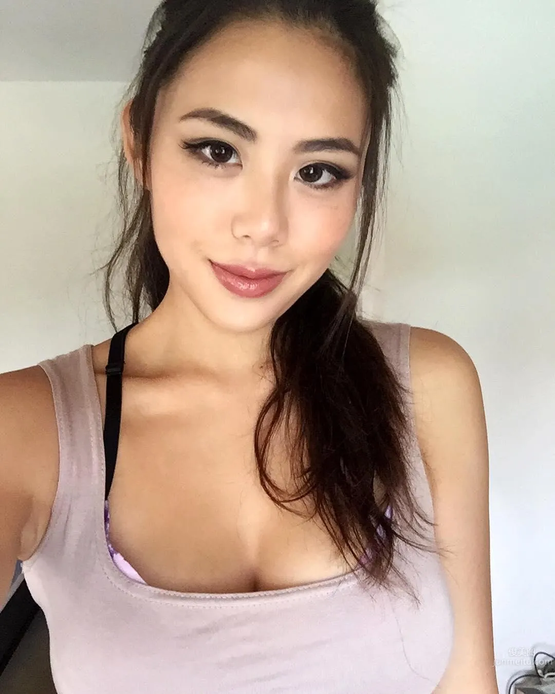 Hong Kong Beauty Mandy Ng, Red Bikini Beach Stroll photo 32
