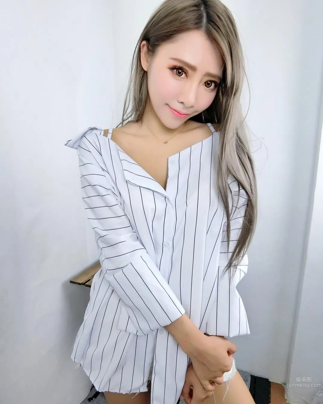 迷幻妖精唐琦琦 美胸馬甲線相得益彰 1