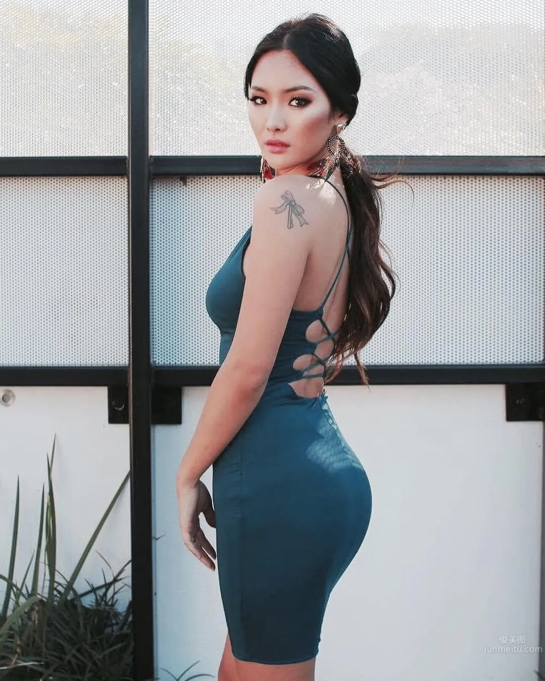 韓籍辣妹Chailee Son 小麥色皮膚與馬甲線 49