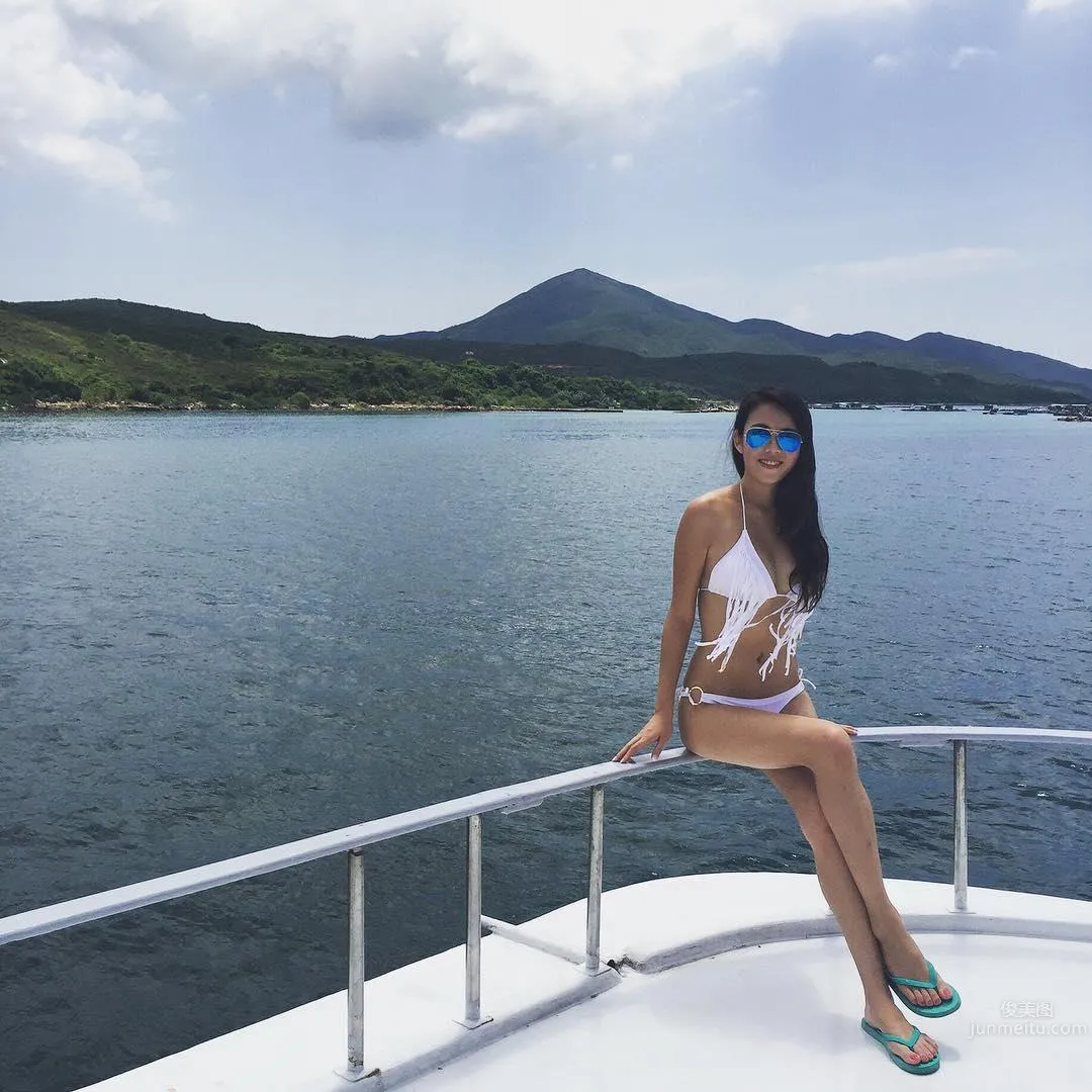 Hong Kong Beauty Mandy Ng, Red Bikini Beach Stroll photo 1