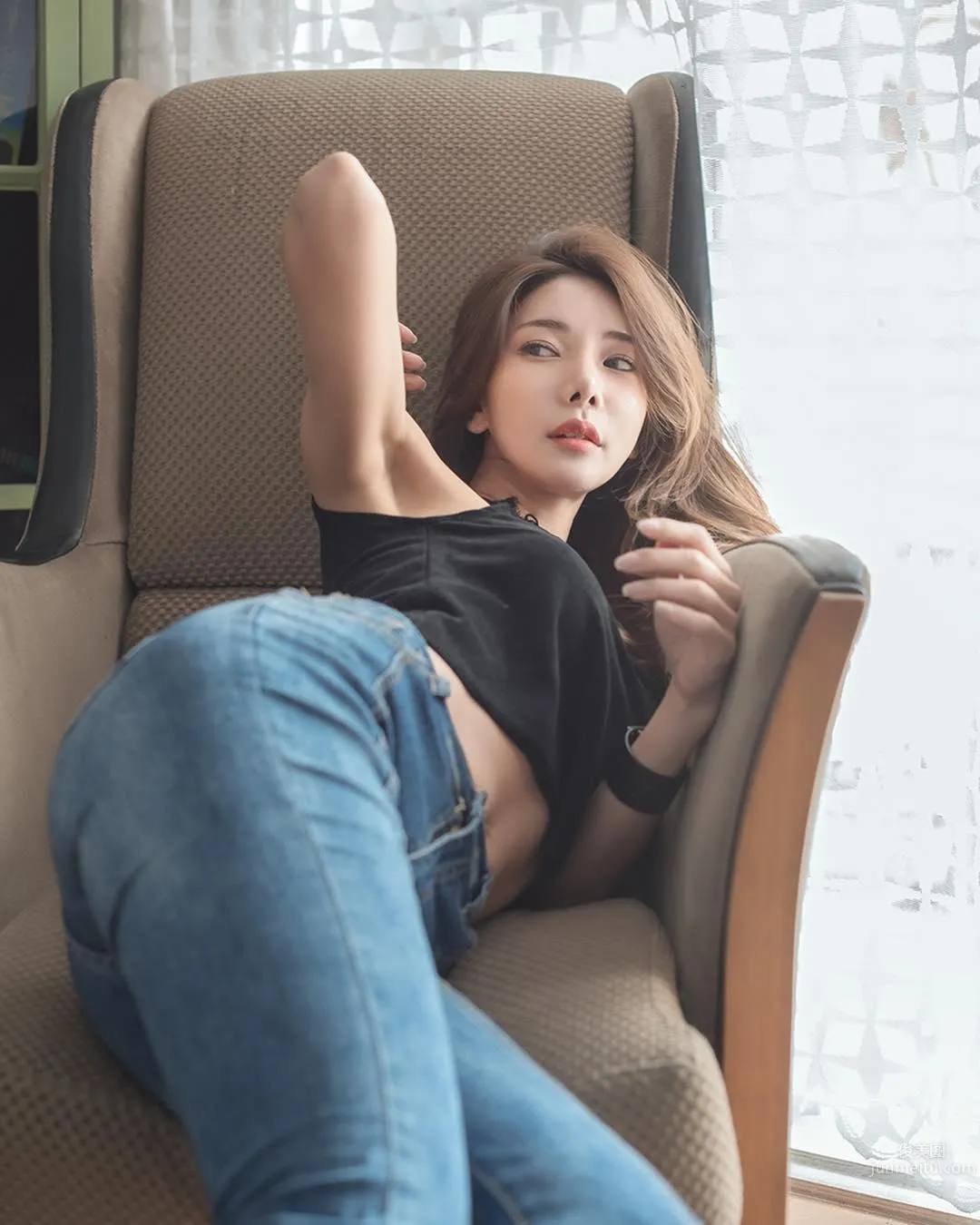 South Korean Fitness Beauty Mizili Yoon, Sexy Whether as Car Model or Sign Holder photo 23
