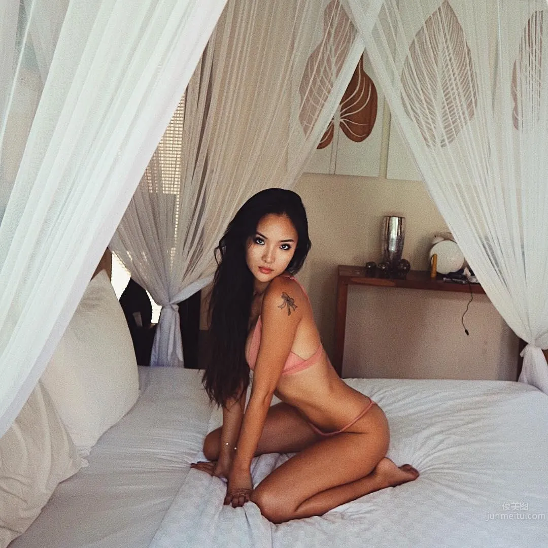 韓籍辣妹Chailee Son 小麥色皮膚與馬甲線 46