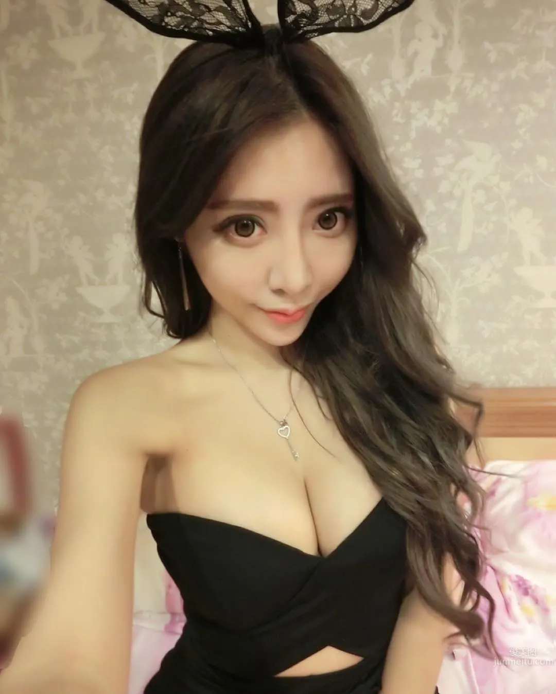 迷幻妖精唐琦琦 美胸馬甲線相得益彰 9