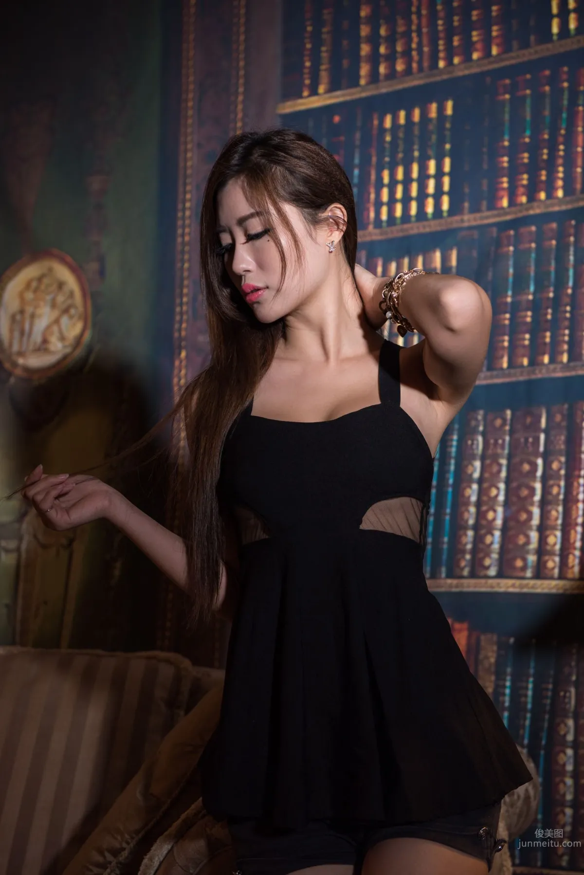 Shi Daila, Mature Woman Photo Series: Hotel Charm photo 48