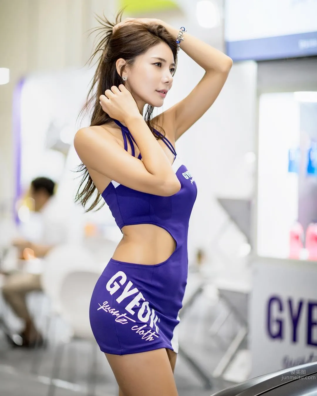 South Korean Fitness Beauty Mizili Yoon, Sexy Whether as Car Model or Sign Holder photo 35