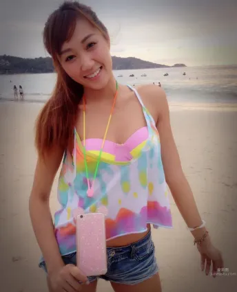 LuxyGirls惹火舞者Kimberly泡泡 沙灘比基尼大秀陽光美背