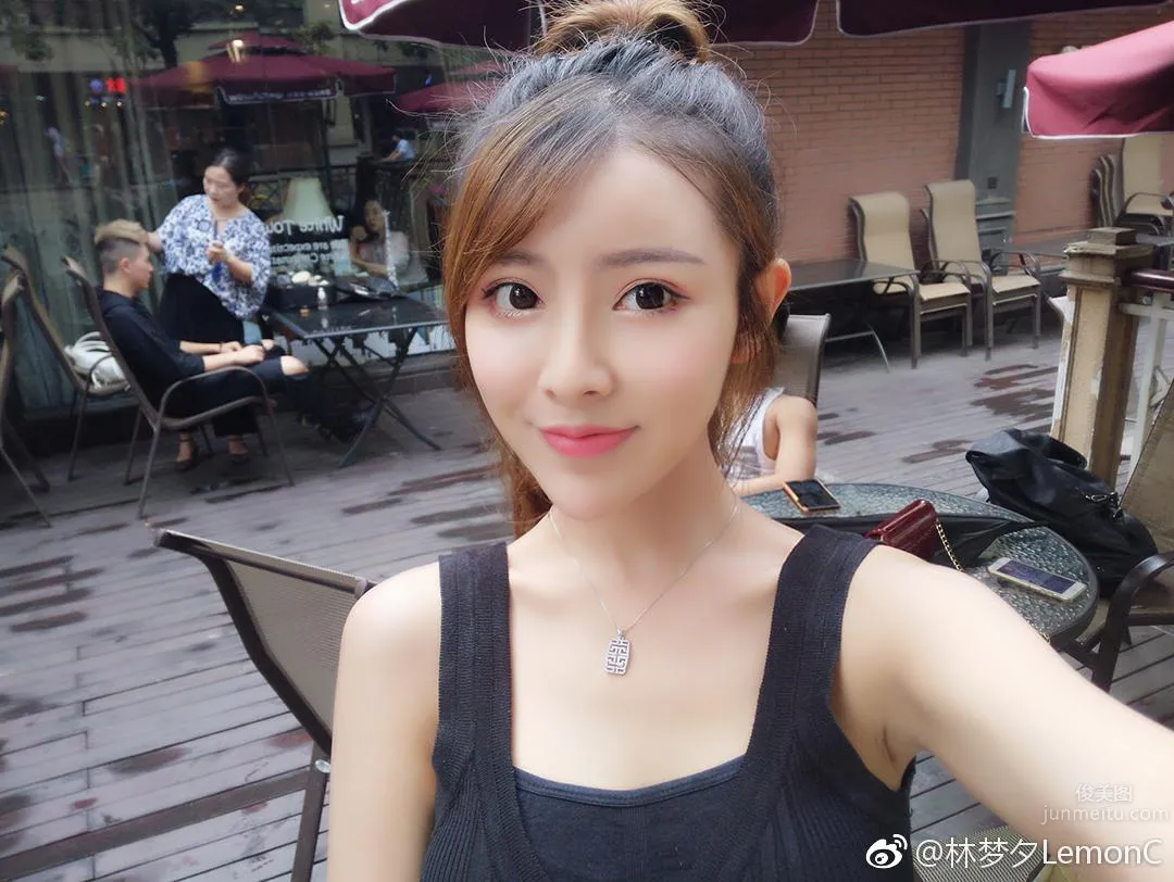 Energetic Girl Lin Mengxi, Pure Face and Proud Figure photo 2