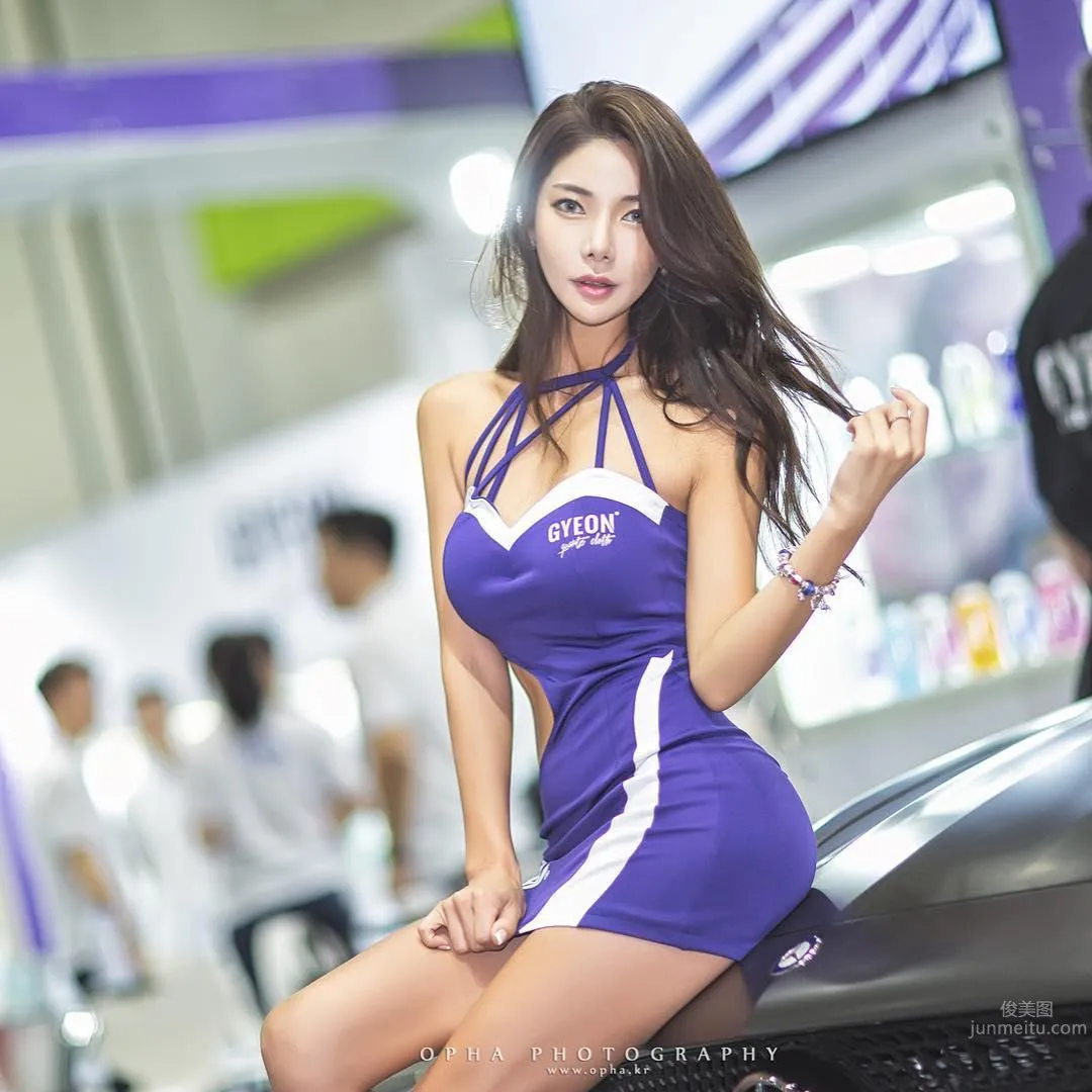 South Korean Fitness Beauty Mizili Yoon, Sexy Whether as Car Model or Sign Holder photo 39