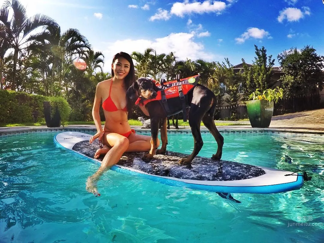 Hong Kong Beauty Mandy Ng, Red Bikini Beach Stroll photo 4