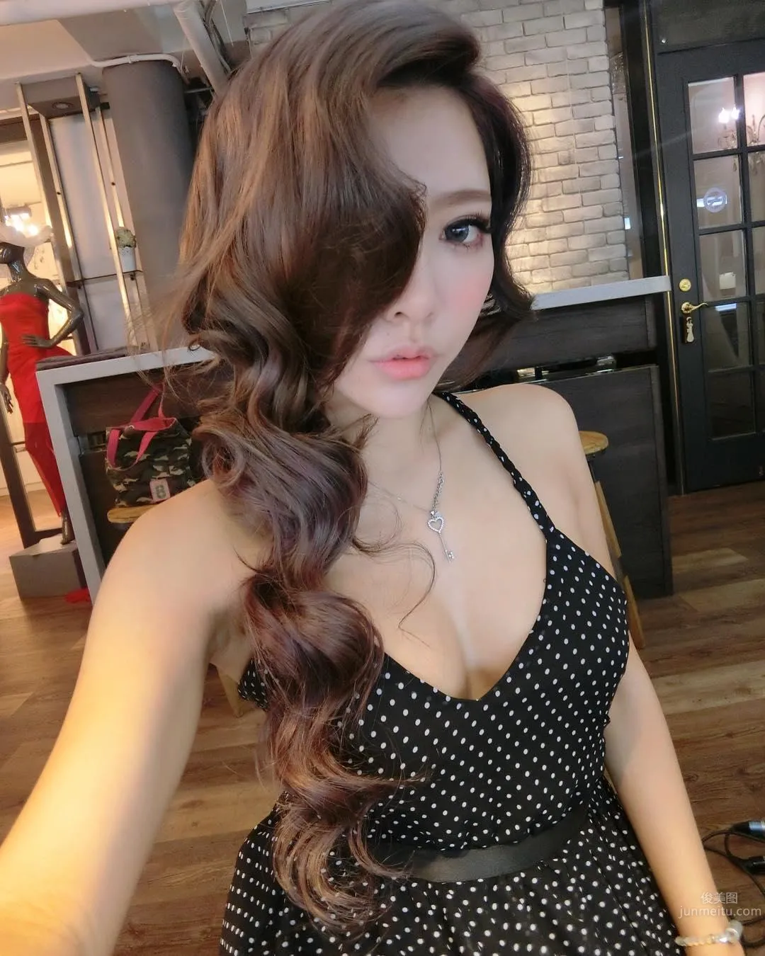 迷幻妖精唐琦琦 美胸馬甲線相得益彰 20