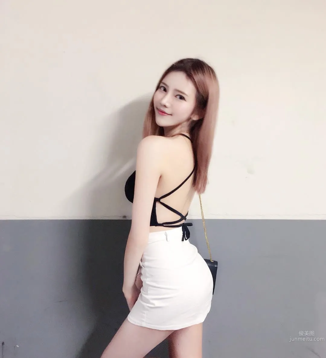 Singapore Beauty Wang Xueting, Snowy Skin and Long Slim Legs Are Super Eye-Catching photo 22