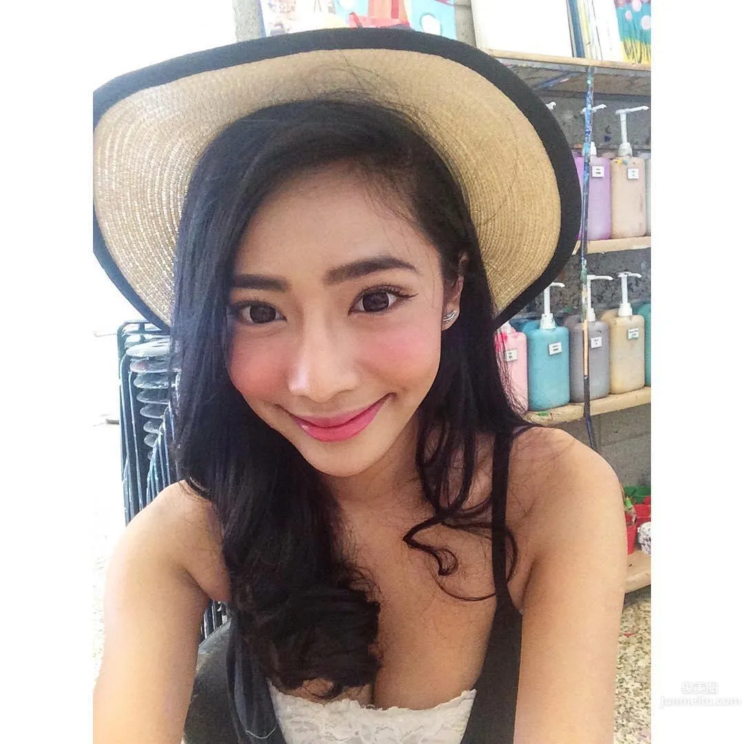 Mixed-Race Taiwanese Girl Yi Qian, Tank Top Invincible Combo photo 24