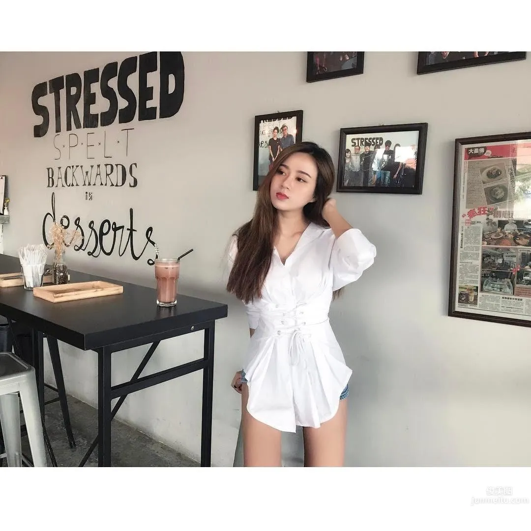 大马正妹Zacklyn Lee 双峰塔前秀傲人身材_10