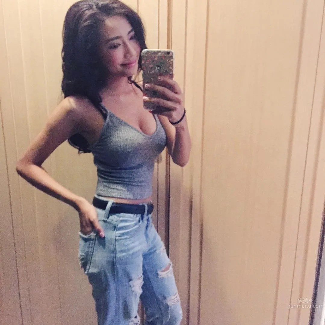 Mixed-Race Taiwanese Girl Yi Qian, Tank Top Invincible Combo photo 10