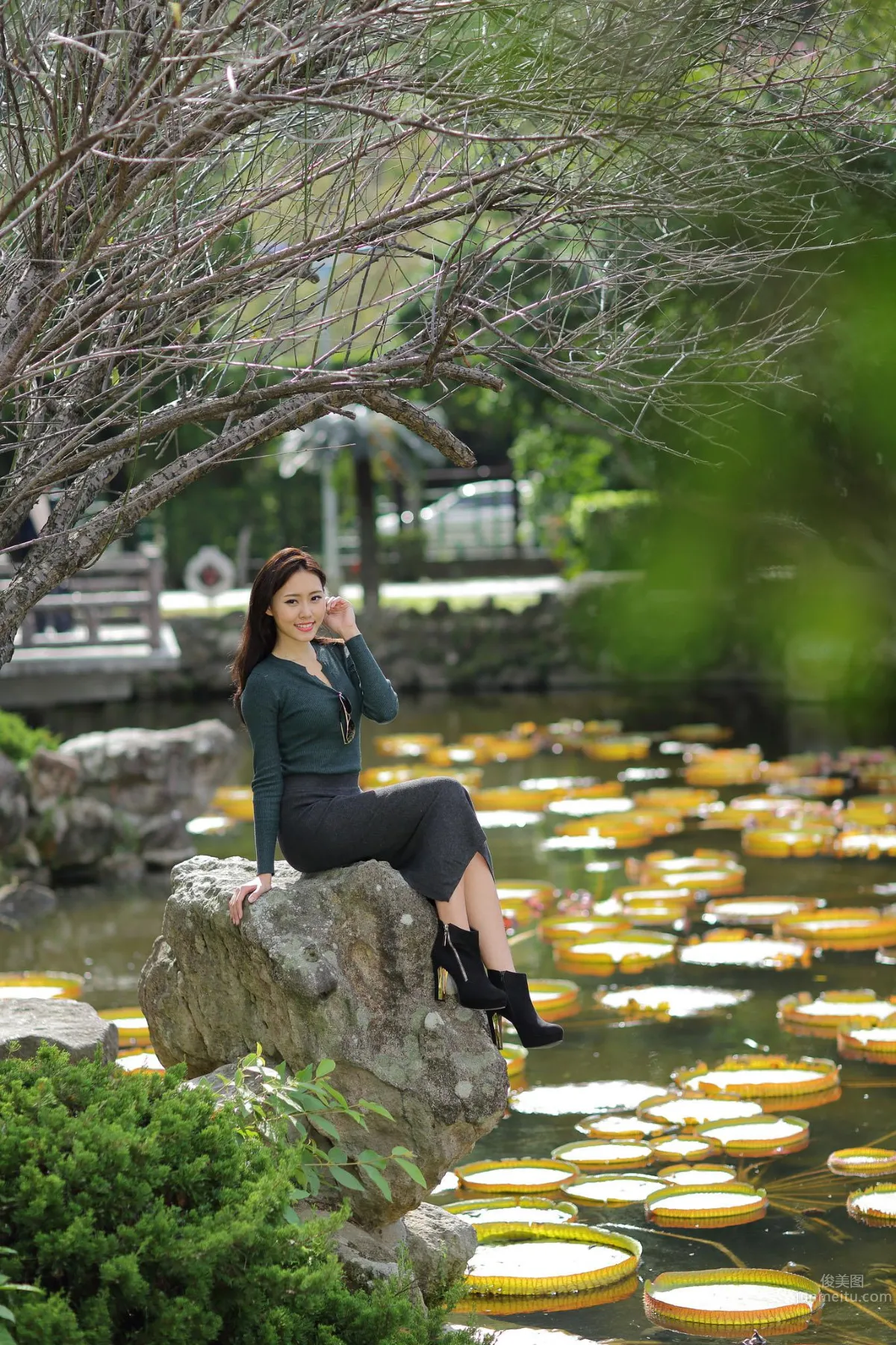 Guo Minwen - Mature Woman Photos, Wearing Less and Less photo 2