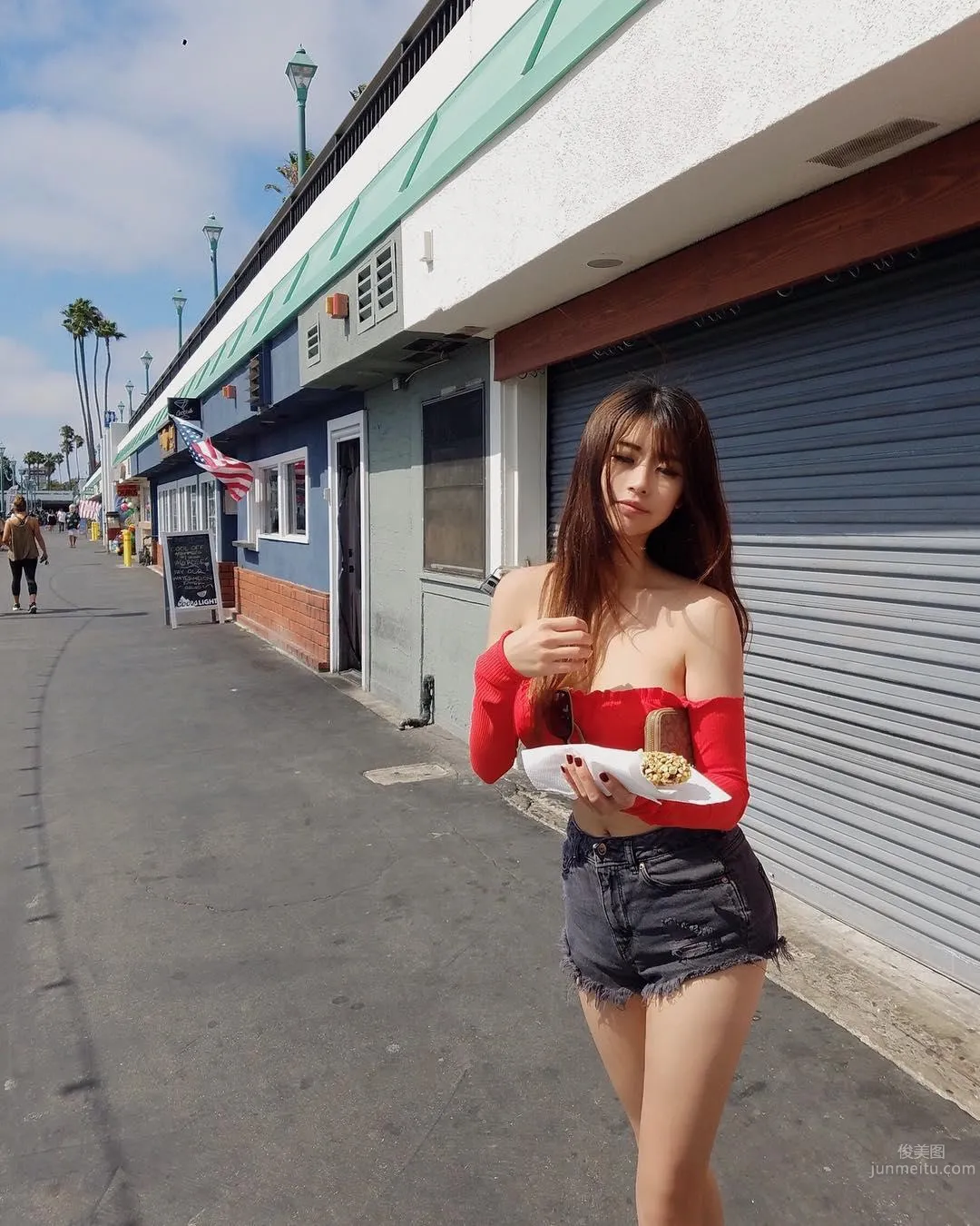 法律系正妹凱西Kassie 超正臉蛋完美身材 19