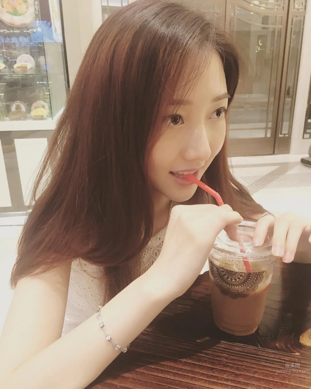 港姐亚军何依婷IG私房美照_4