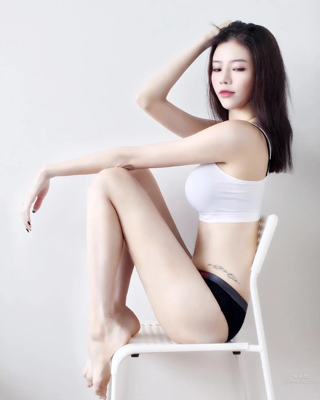 Singapore Beauty Wang Xueting, Snowy Skin and Long Slim Legs Are Super Eye-Catching photo 25