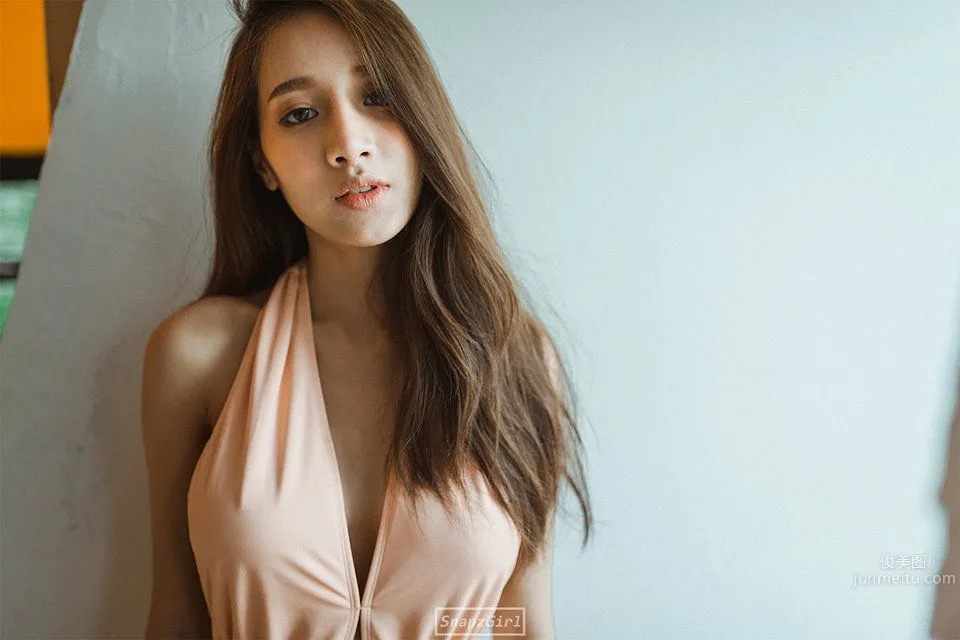 咖啡女神Pichana Yoosuk 圍裙藏不住的性感 77