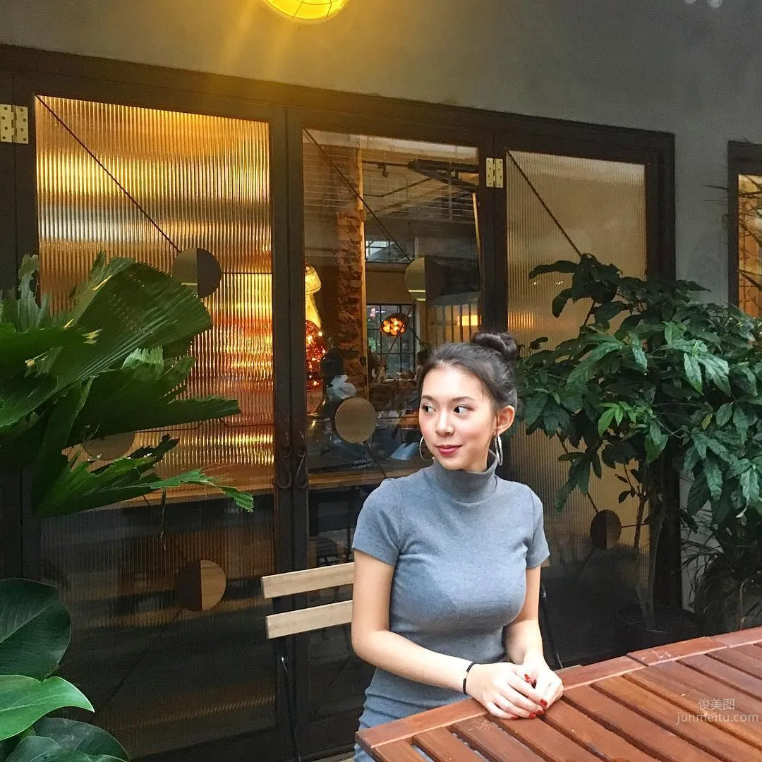 乌石港E级正妹VanessaYao 沙滩最辣眼睛的好身材_9