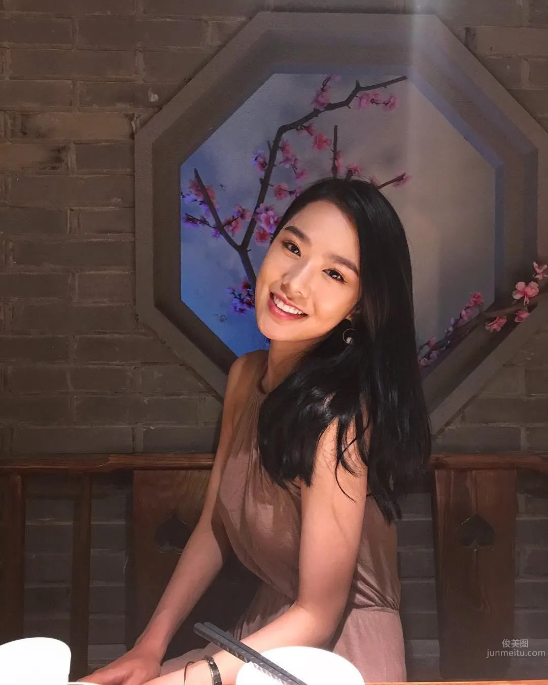 深圳正妹Macey Wan 吊帶上衣太緊身顔值太美 23